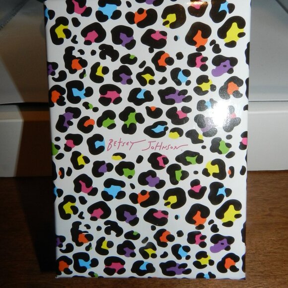 Betsey Johnson Multicolored Rhinestone Skull Keychain Bag Charm Fob New in Box - Picture 5 of 6